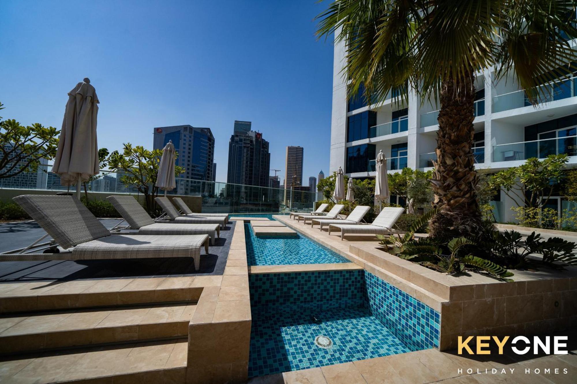 Sleek Studio In Prive With Stunning Canal View Dubaj Zewnętrze zdjęcie