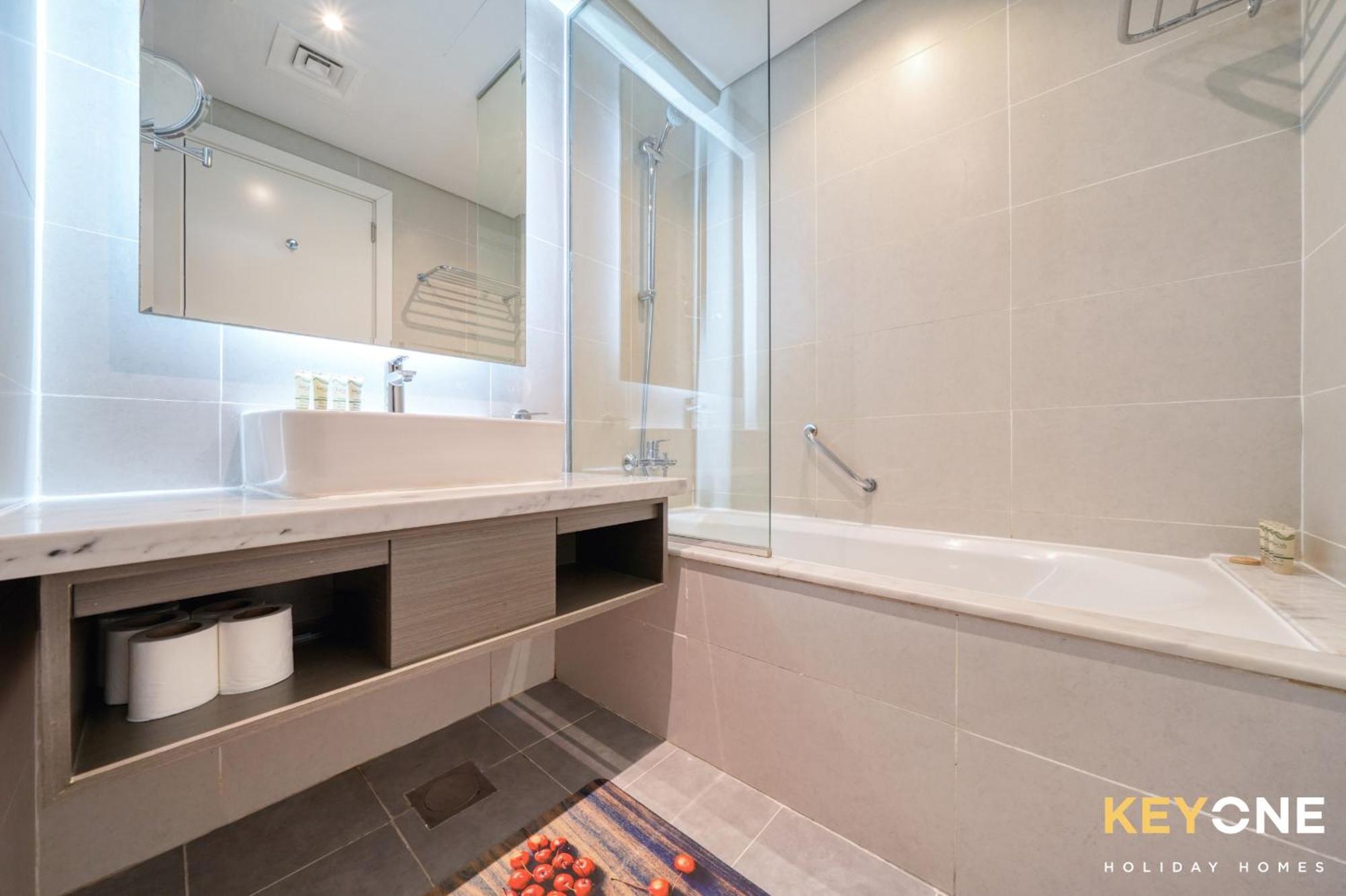 Sleek Studio In Prive With Stunning Canal View Dubaj Zewnętrze zdjęcie