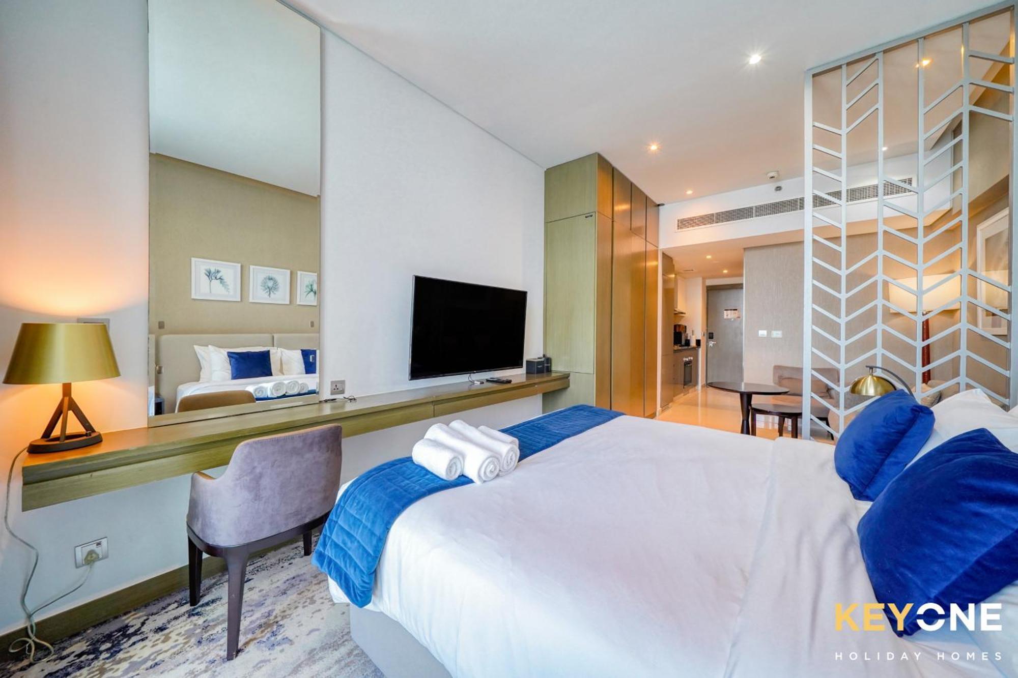 Sleek Studio In Prive With Stunning Canal View Dubaj Zewnętrze zdjęcie