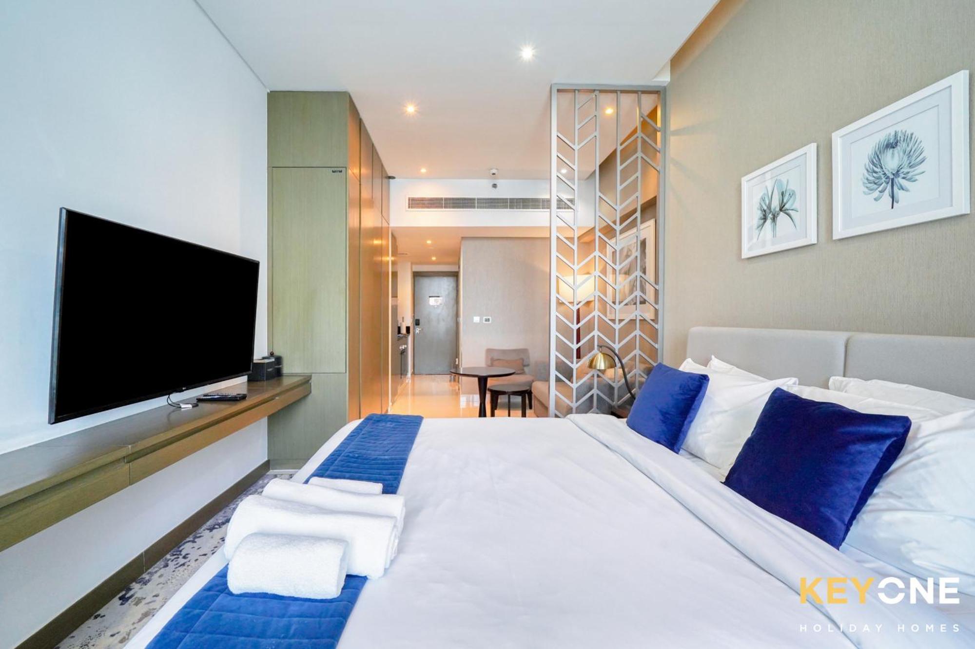Sleek Studio In Prive With Stunning Canal View Dubaj Zewnętrze zdjęcie