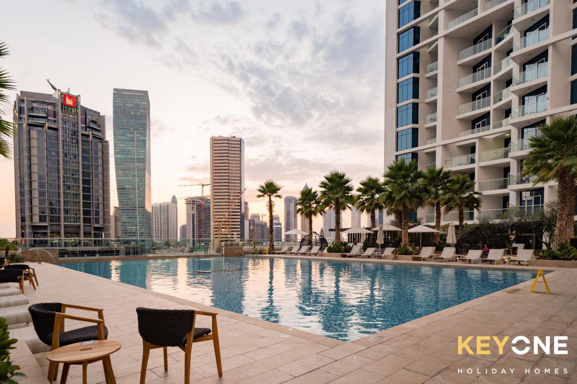 Sleek Studio In Prive With Stunning Canal View Dubaj Zewnętrze zdjęcie
